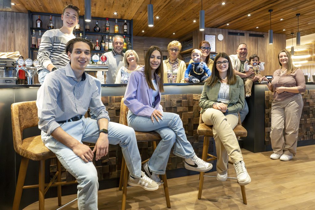 La famiglia Margaroli, Albergo Ristorante Boschetto - Druogno, Valle Vigezzo (VB) - ph. Susy Mezzanotte