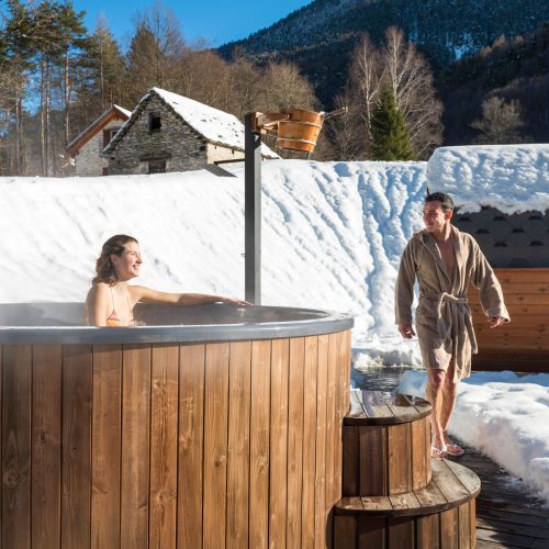 Area benessere, la tinozza idromassaggio - Albergo Ristorante Boschetto - Druogno (VB) - ph. Susy Mezzanotte